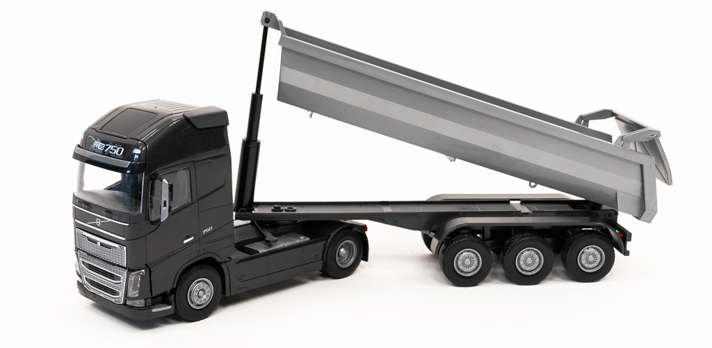 hracka-kamion-volvo-fh16-750-cierny-s- -vyklapacim-návesom-6